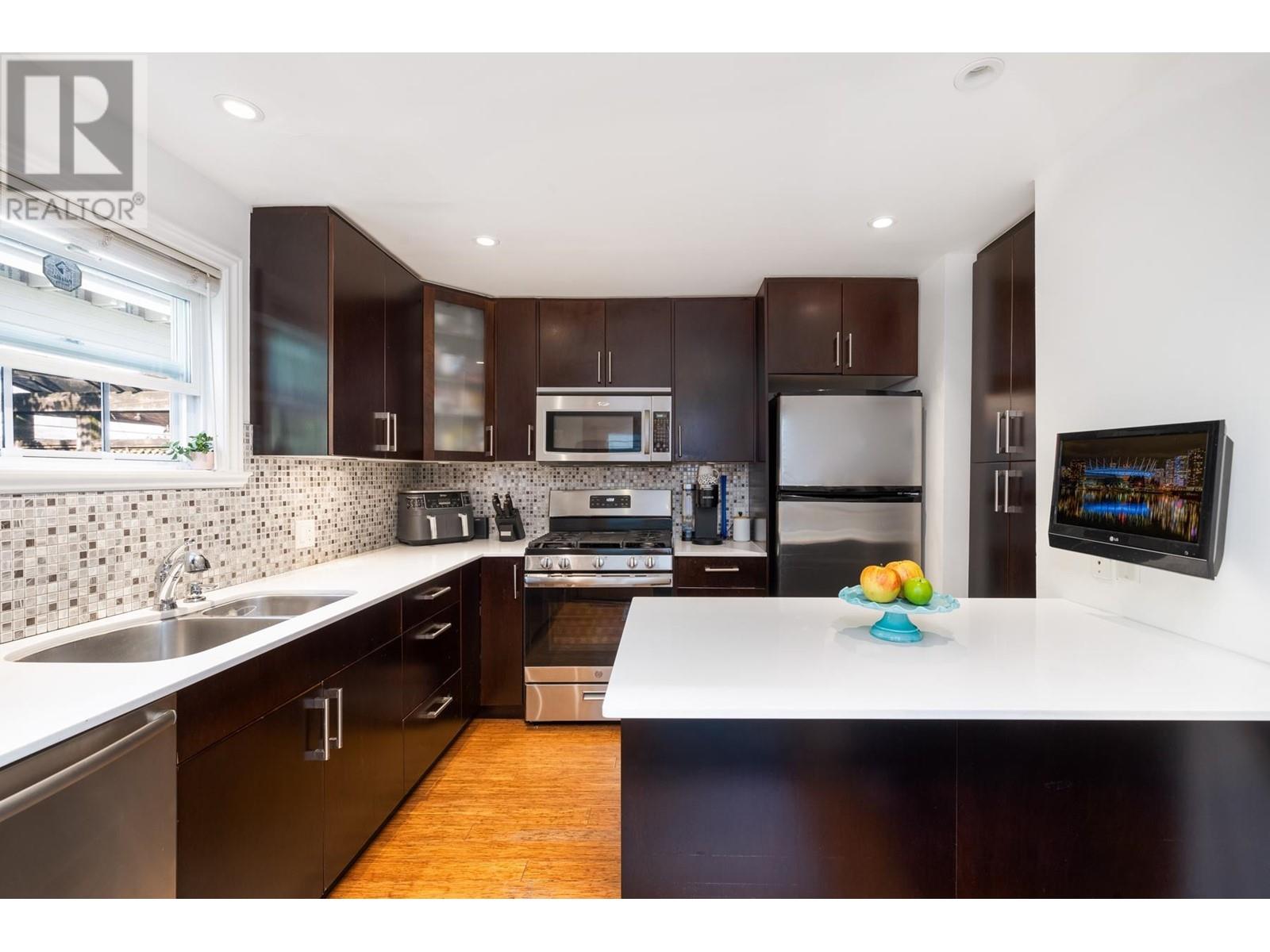 Listing Picture 13 of 39 : 431 HEATLEY AVENUE, Vancouver / 溫哥華 - 魯藝地產 Yvonne Lu Group - MLS Medallion Club Member