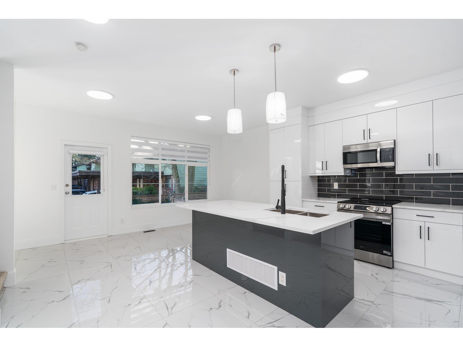 Property at 27 7518 138 STREET image 1