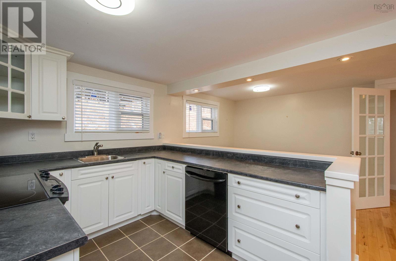 22 Borden Street, Bedford, Nova Scotia  B4A 1W2 - Photo 5 - 202501963