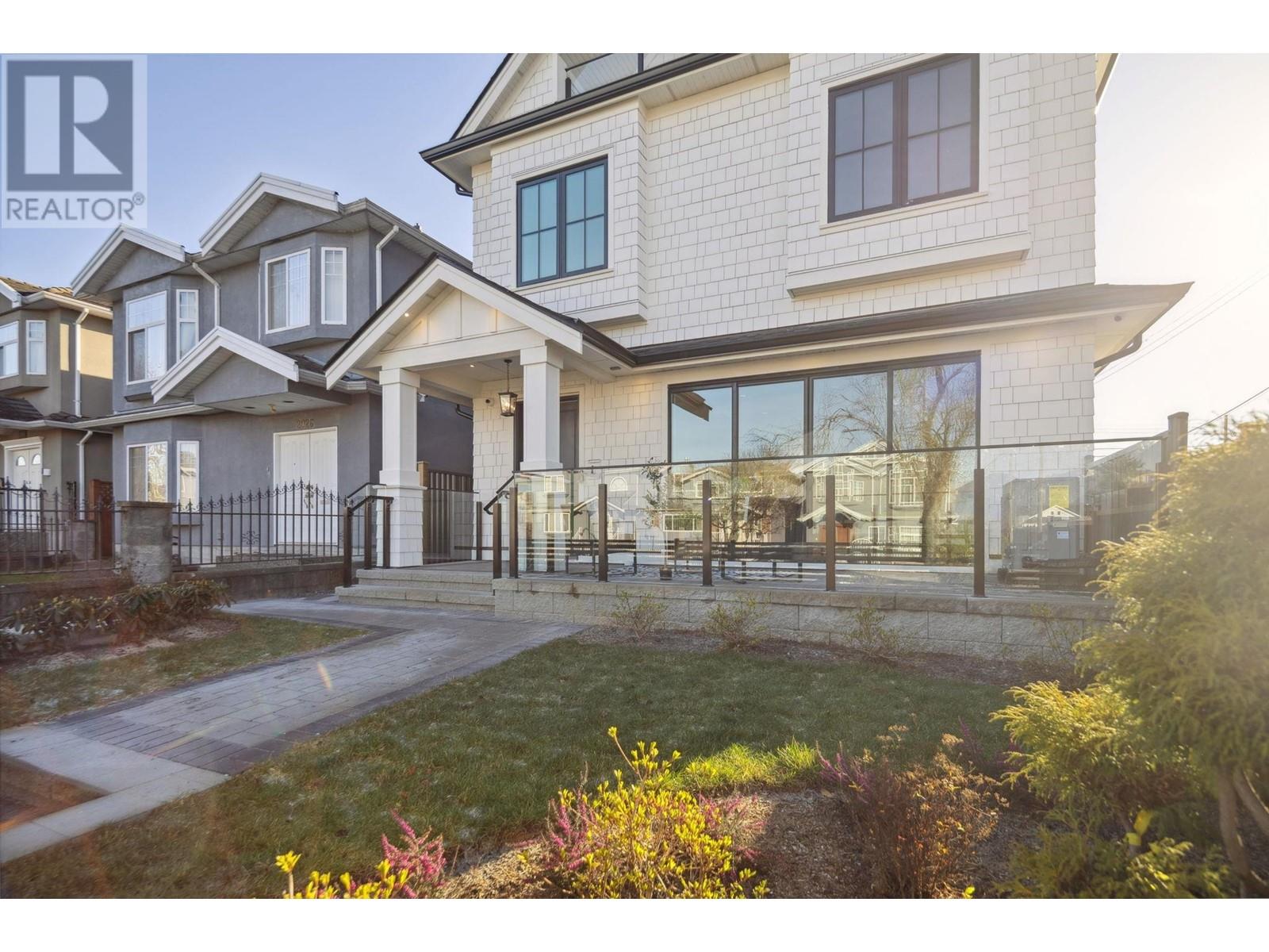 Listing Picture 3 of 36 : 1 2920 GRANT STREET, Vancouver / 溫哥華 - 魯藝地產 Yvonne Lu Group - MLS Medallion Club Member