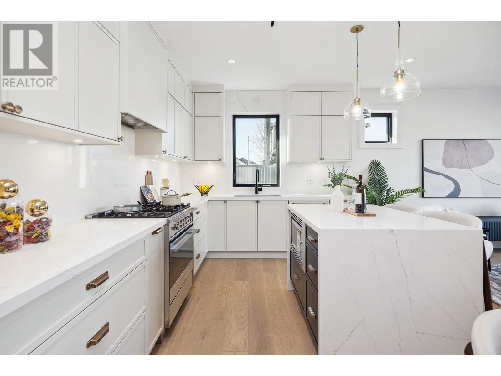 Listing Picture 19 of 36 : 1 2920 GRANT STREET, Vancouver / 溫哥華 - 魯藝地產 Yvonne Lu Group - MLS Medallion Club Member