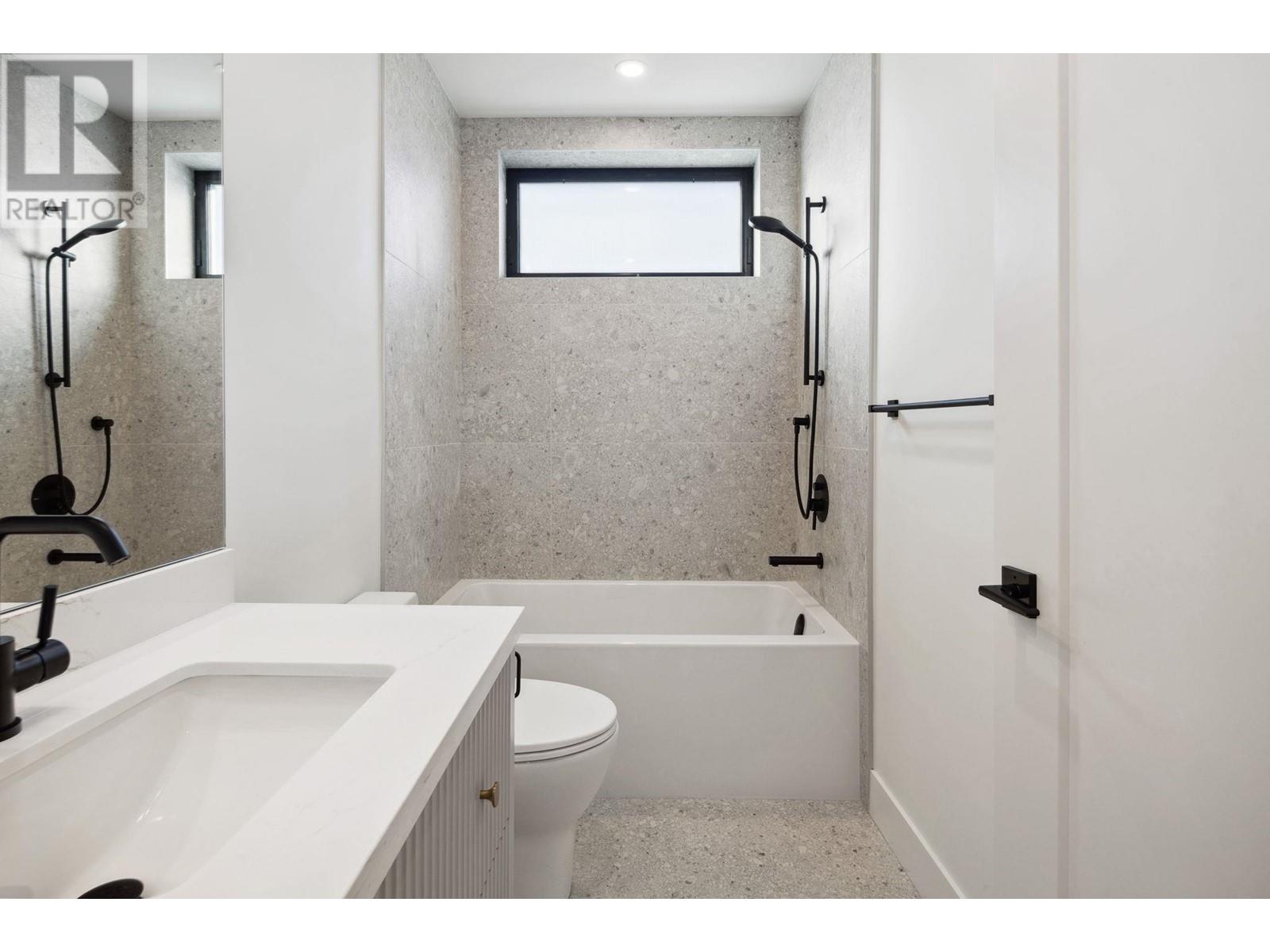 Listing Picture 25 of 36 : 1 2920 GRANT STREET, Vancouver / 溫哥華 - 魯藝地產 Yvonne Lu Group - MLS Medallion Club Member