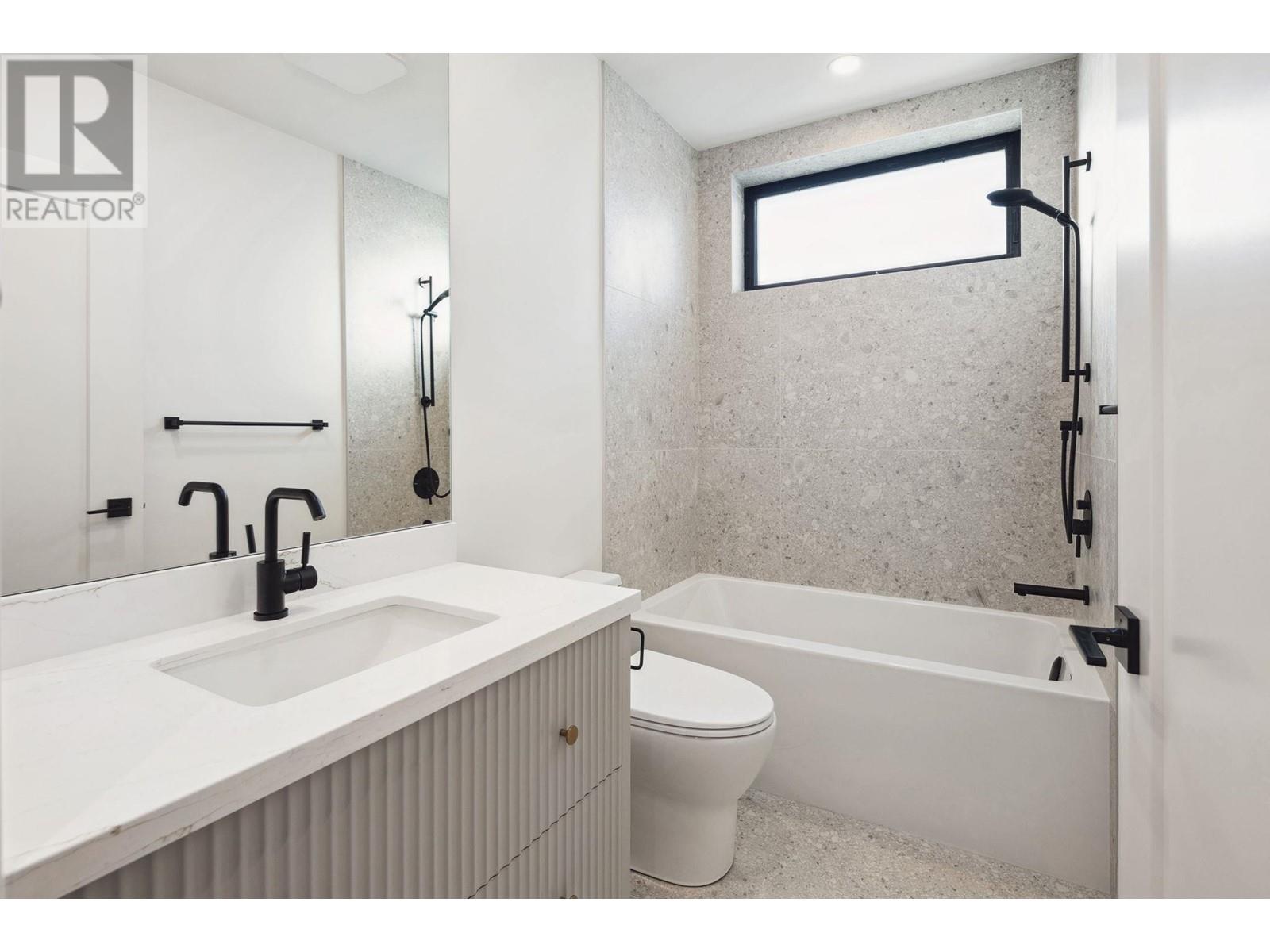 Listing Picture 26 of 36 : 1 2920 GRANT STREET, Vancouver / 溫哥華 - 魯藝地產 Yvonne Lu Group - MLS Medallion Club Member