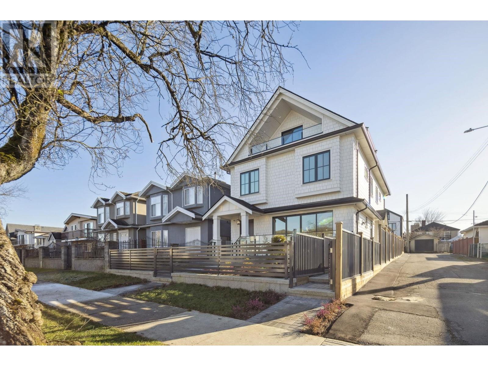 Listing Picture 2 of 36 : 1 2920 GRANT STREET, Vancouver / 溫哥華 - 魯藝地產 Yvonne Lu Group - MLS Medallion Club Member