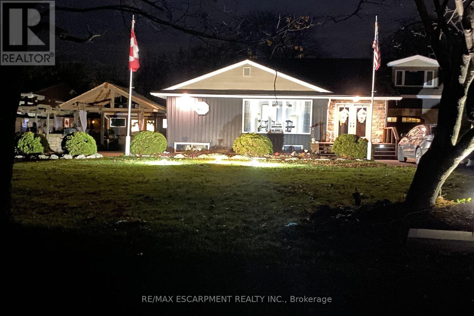 Property at 305 LAKESHORE ROAD image 2