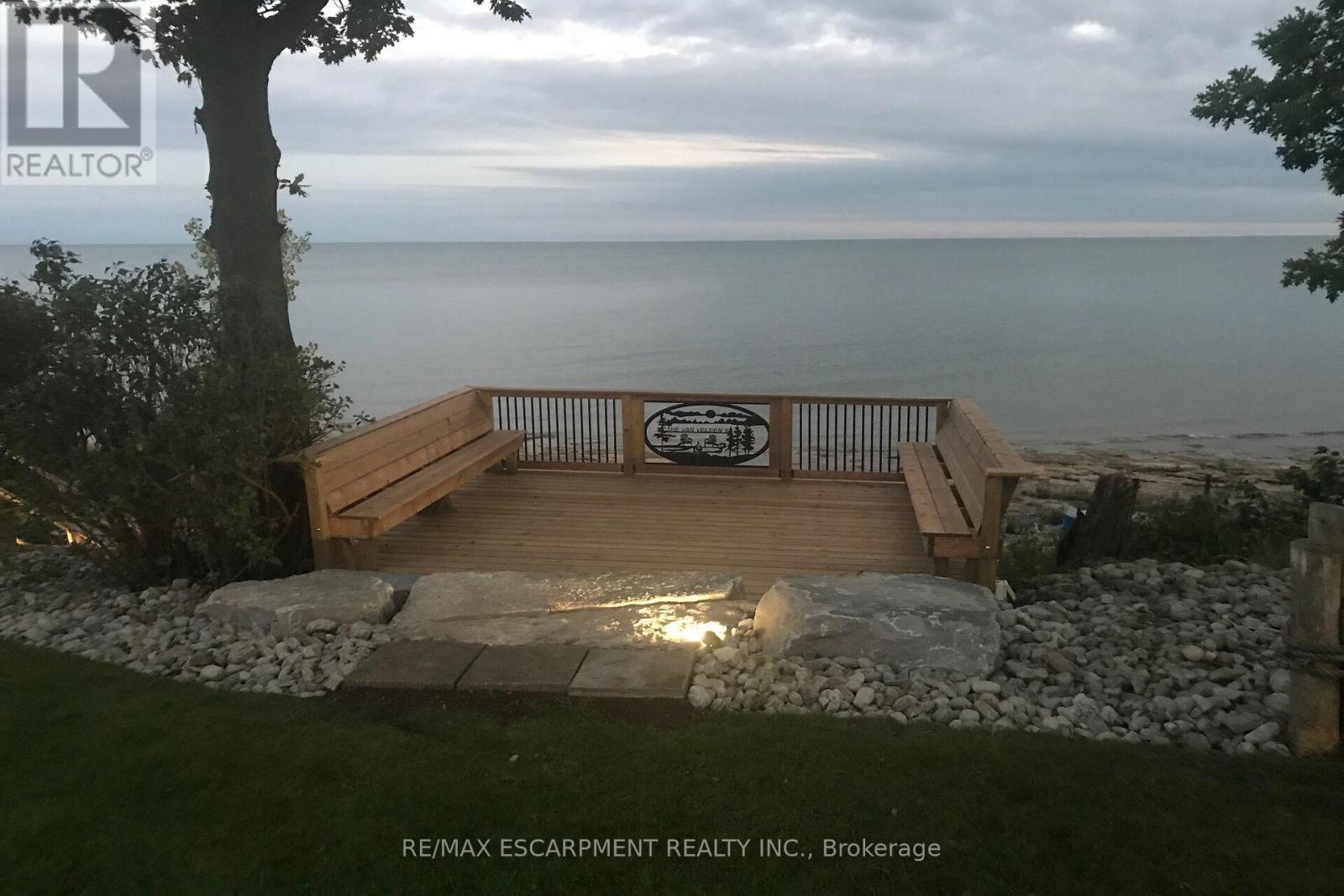 Property at 305 LAKESHORE ROAD image 4