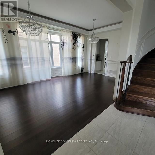 Property at 49 REDMOND CRESCENT image 4