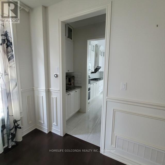 Property at 49 REDMOND CRESCENT image 5
