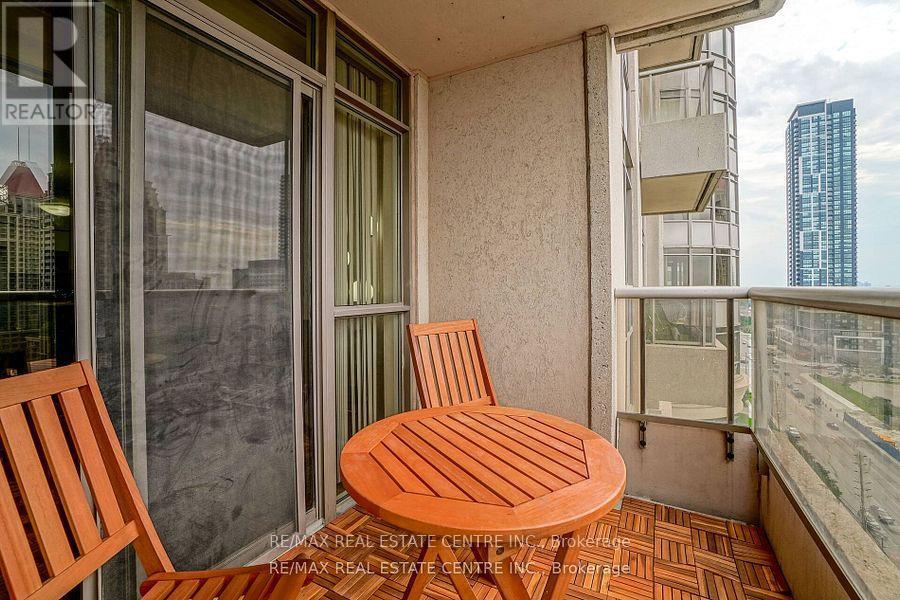 1704 - 310 Burnhamthorpe Road W, Mississauga, Ontario  L5B 4P9 - Photo 29 - W11947914