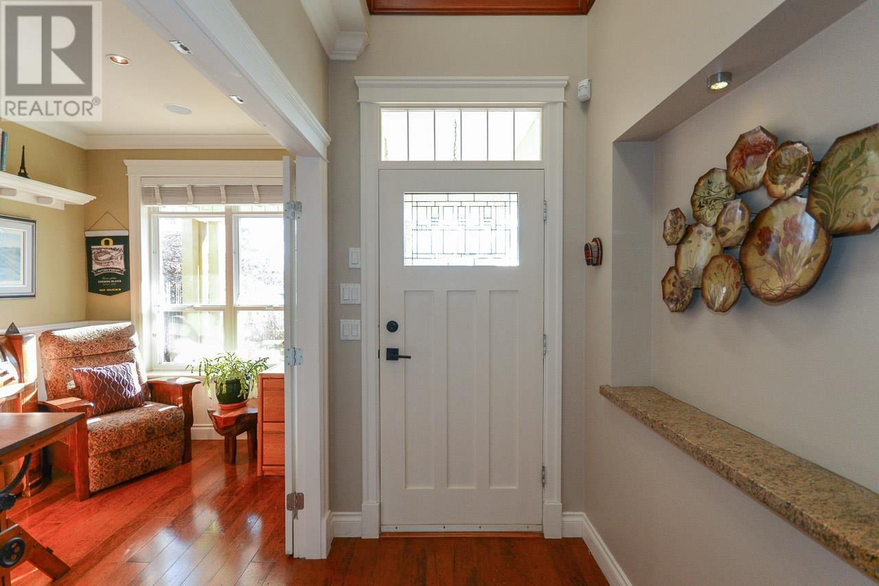 Listing Picture 2 of 40 : 3711 PLEASANT STREET, Richmond / 烈治文 - 魯藝地產 Yvonne Lu Group - MLS Medallion Club Member