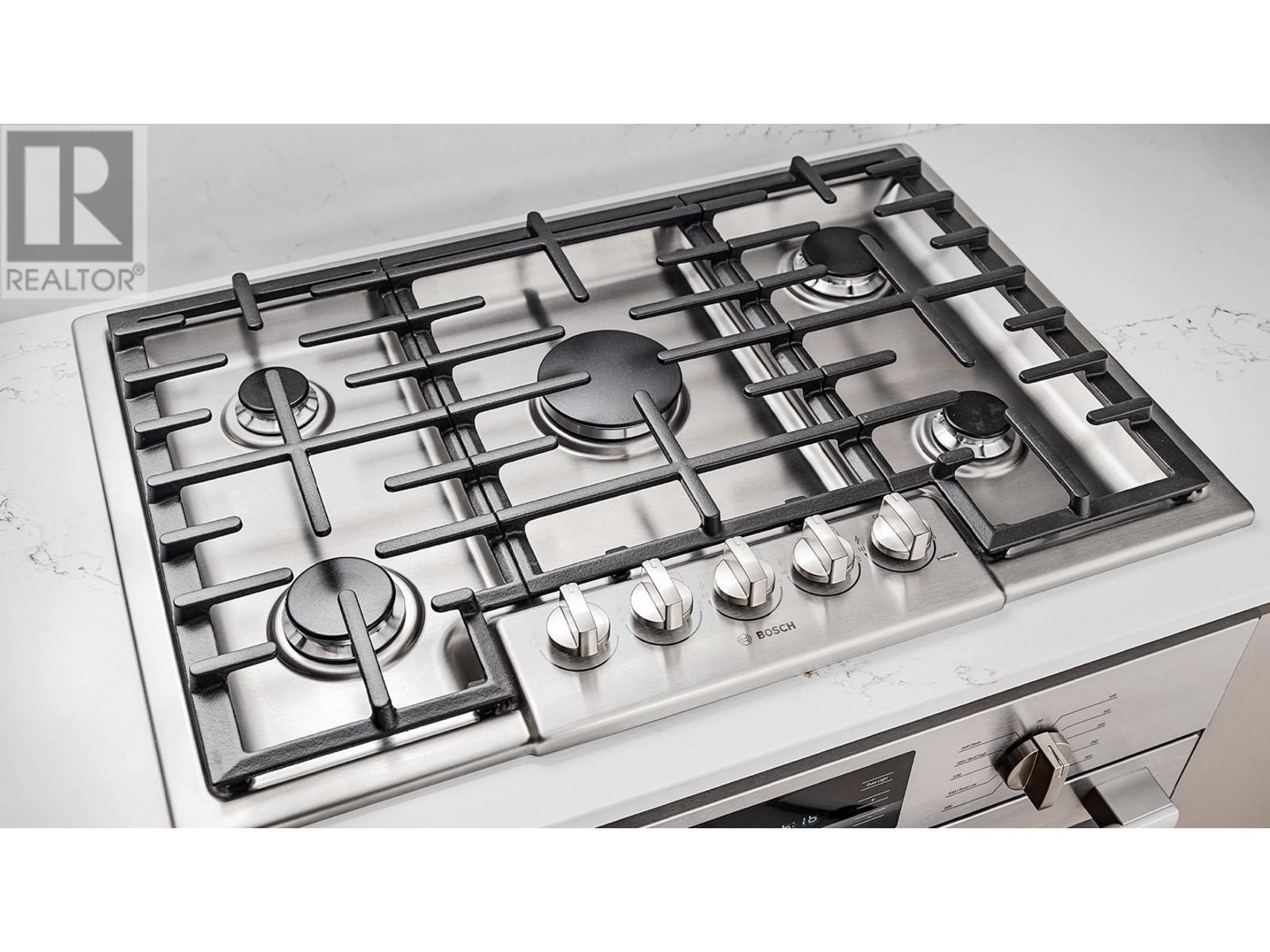 Listing Picture 4 of 18 : 409 5520 MCNAUGHTON ROAD, Richmond / 烈治文 - 魯藝地產 Yvonne Lu Group - MLS Medallion Club Member