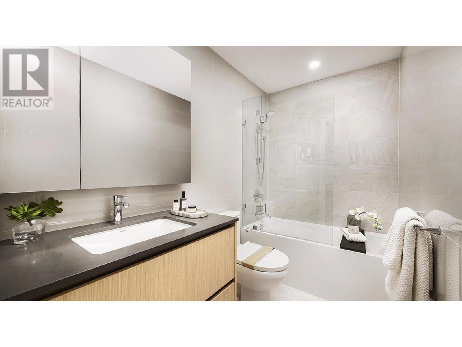 Listing Picture 8 of 18 : 409 5520 MCNAUGHTON ROAD, Richmond / 烈治文 - 魯藝地產 Yvonne Lu Group - MLS Medallion Club Member