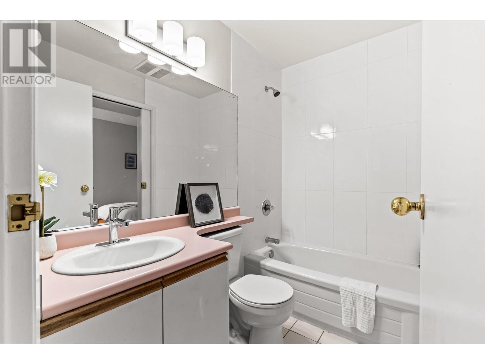 Listing Picture 7 of 11 : 102 1771 NELSON STREET, Vancouver / 溫哥華 - 魯藝地產 Yvonne Lu Group - MLS Medallion Club Member