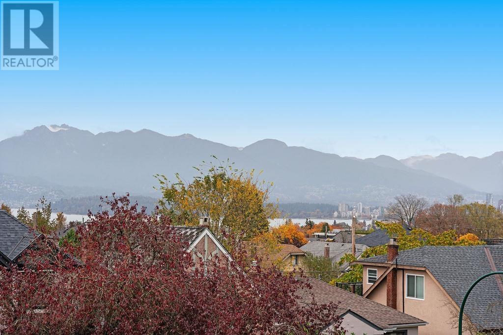 Listing Picture 38 of 40 : 1 3772 W 20TH AVENUE, Vancouver / 溫哥華 - 魯藝地產 Yvonne Lu Group - MLS Medallion Club Member