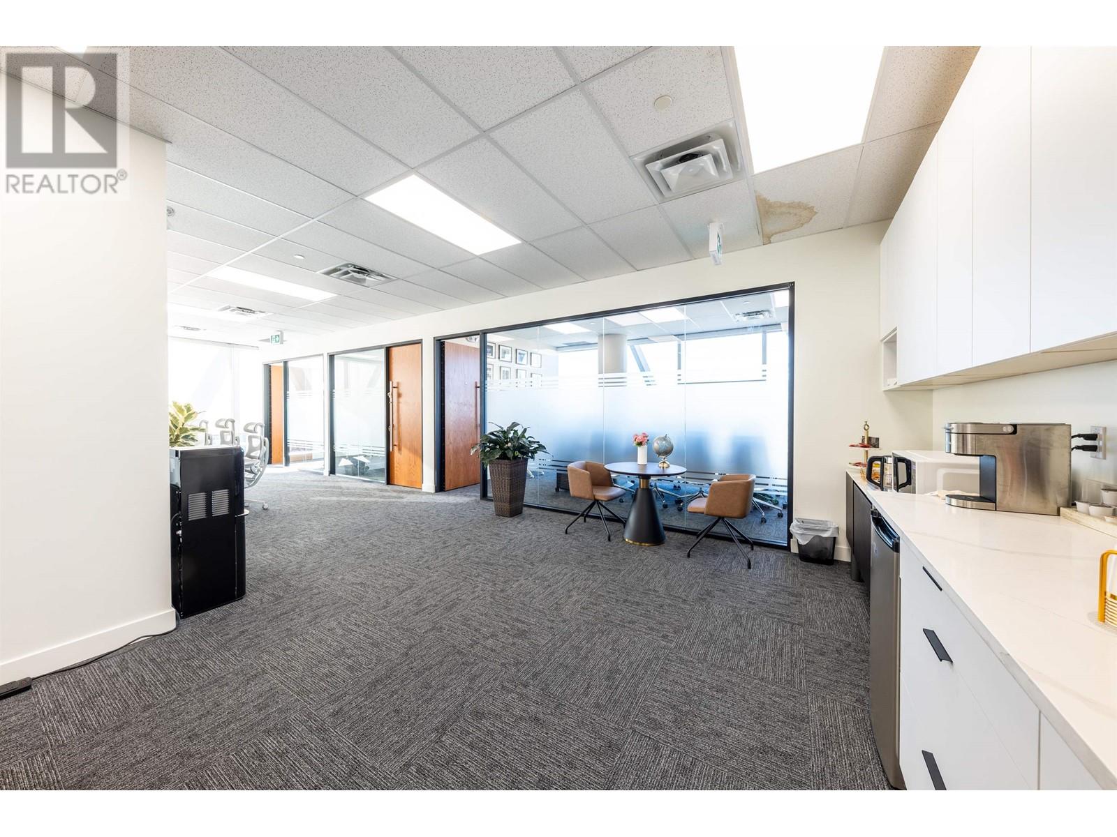 Listing Picture 14 of 27 : 1215 6388 NO. 3 ROAD, Richmond / 烈治文 - 魯藝地產 Yvonne Lu Group - MLS Medallion Club Member