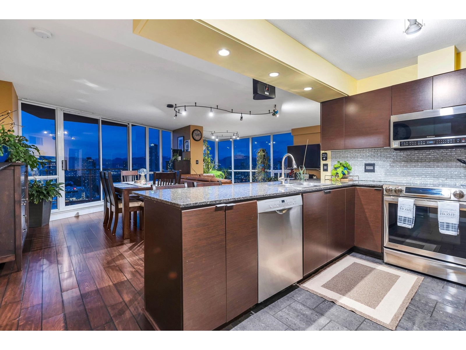 3502 13618 100 AVENUE, Surrey, British Columbia