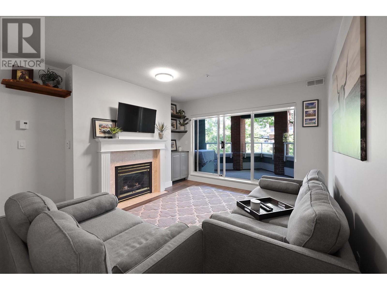 306 128 W 8th Street, North Vancouver, British Columbia  V7M 3M1 - Photo 2 - R2961945