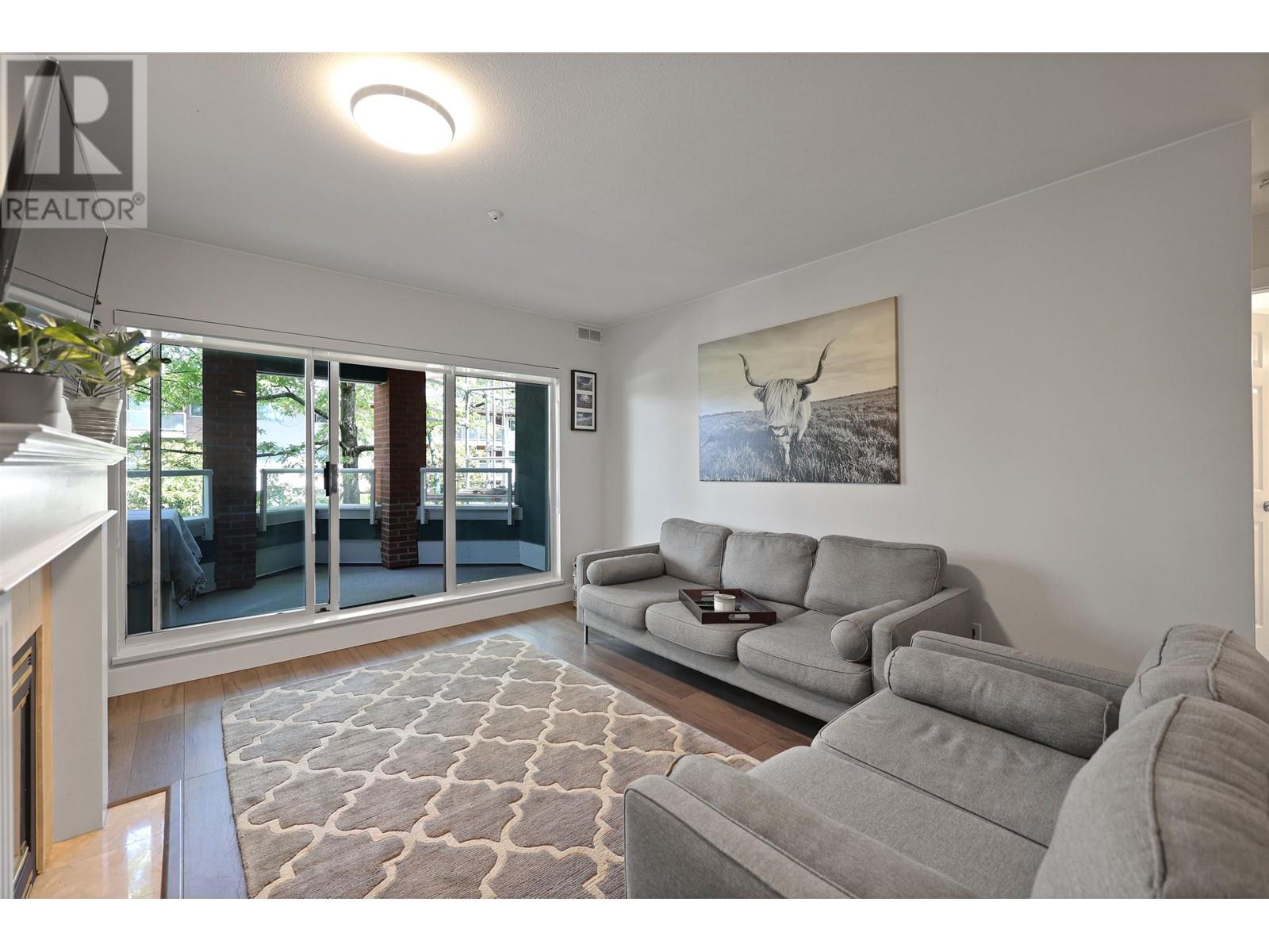 306 128 W 8th Street, North Vancouver, British Columbia  V7M 3M1 - Photo 3 - R2961945