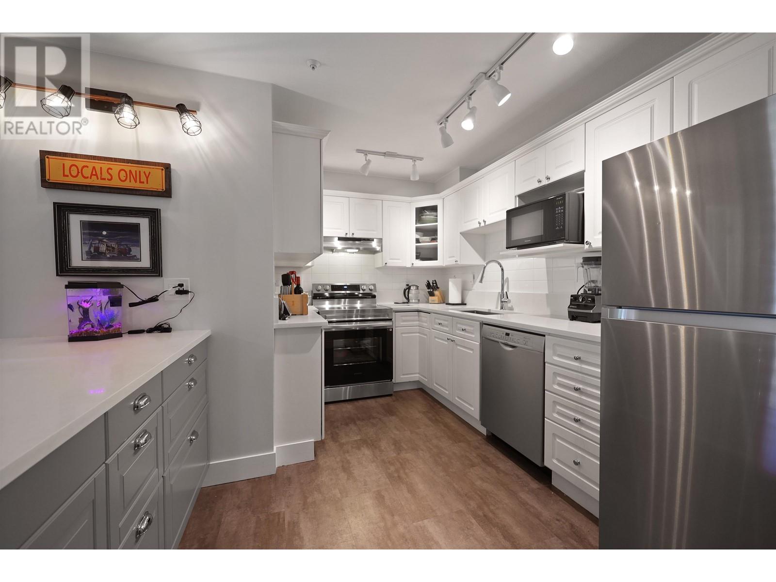 306 128 W 8th Street, North Vancouver, British Columbia  V7M 3M1 - Photo 8 - R2961945