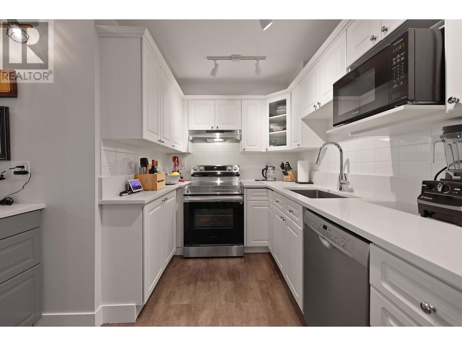 306 128 W 8th Street, North Vancouver, British Columbia  V7M 3M1 - Photo 9 - R2961945
