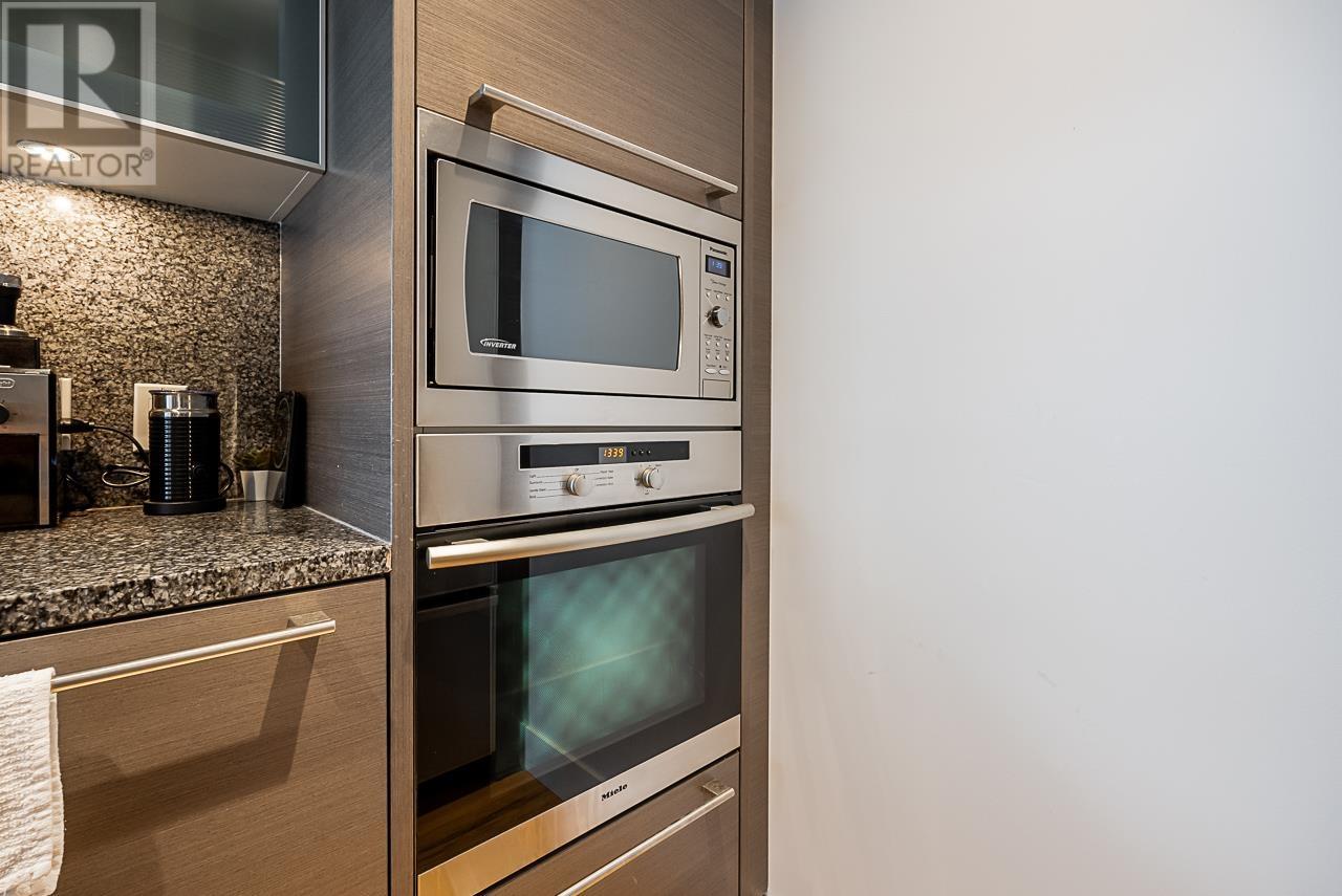 Listing Picture 11 of 22 : 2106 1111 ALBERNI STREET, Vancouver / 溫哥華 - 魯藝地產 Yvonne Lu Group - MLS Medallion Club Member