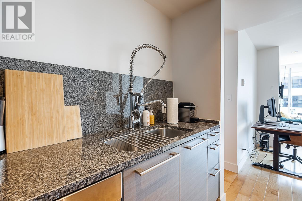 Listing Picture 9 of 22 : 2106 1111 ALBERNI STREET, Vancouver / 溫哥華 - 魯藝地產 Yvonne Lu Group - MLS Medallion Club Member