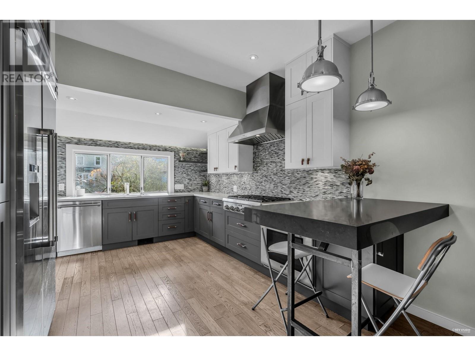 Listing Picture 10 of 40 : 158 E 26TH AVENUE, Vancouver / 溫哥華 - 魯藝地產 Yvonne Lu Group - MLS Medallion Club Member