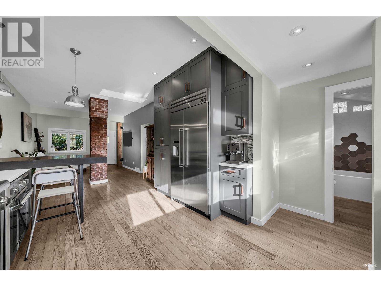 Listing Picture 12 of 40 : 158 E 26TH AVENUE, Vancouver / 溫哥華 - 魯藝地產 Yvonne Lu Group - MLS Medallion Club Member