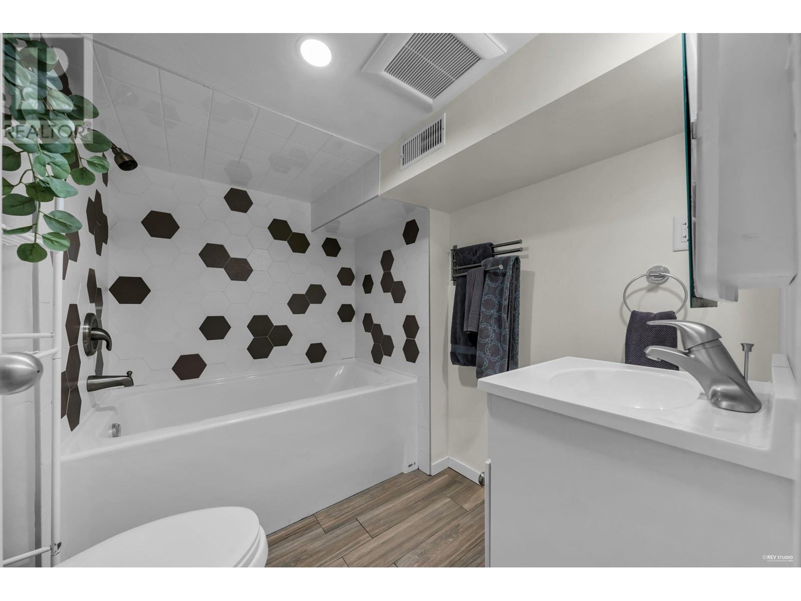 Listing Picture 26 of 40 : 158 E 26TH AVENUE, Vancouver / 溫哥華 - 魯藝地產 Yvonne Lu Group - MLS Medallion Club Member