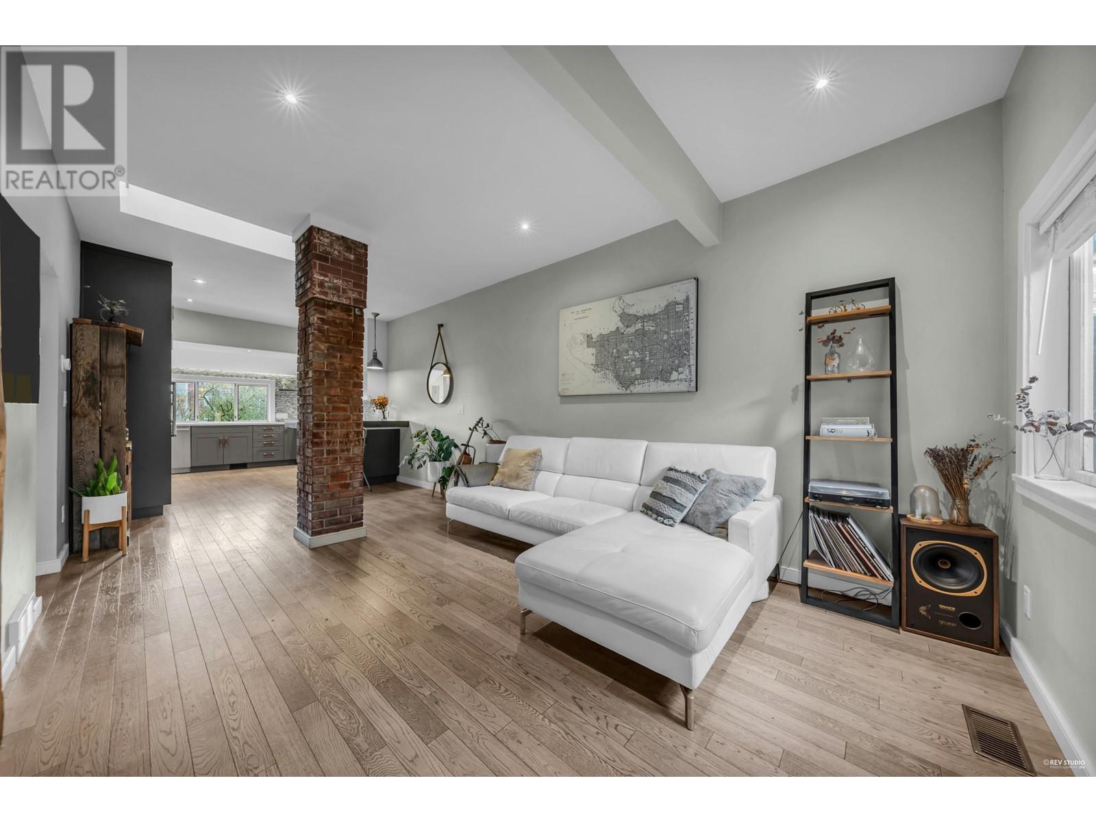 Listing Picture 4 of 40 : 158 E 26TH AVENUE, Vancouver / 溫哥華 - 魯藝地產 Yvonne Lu Group - MLS Medallion Club Member