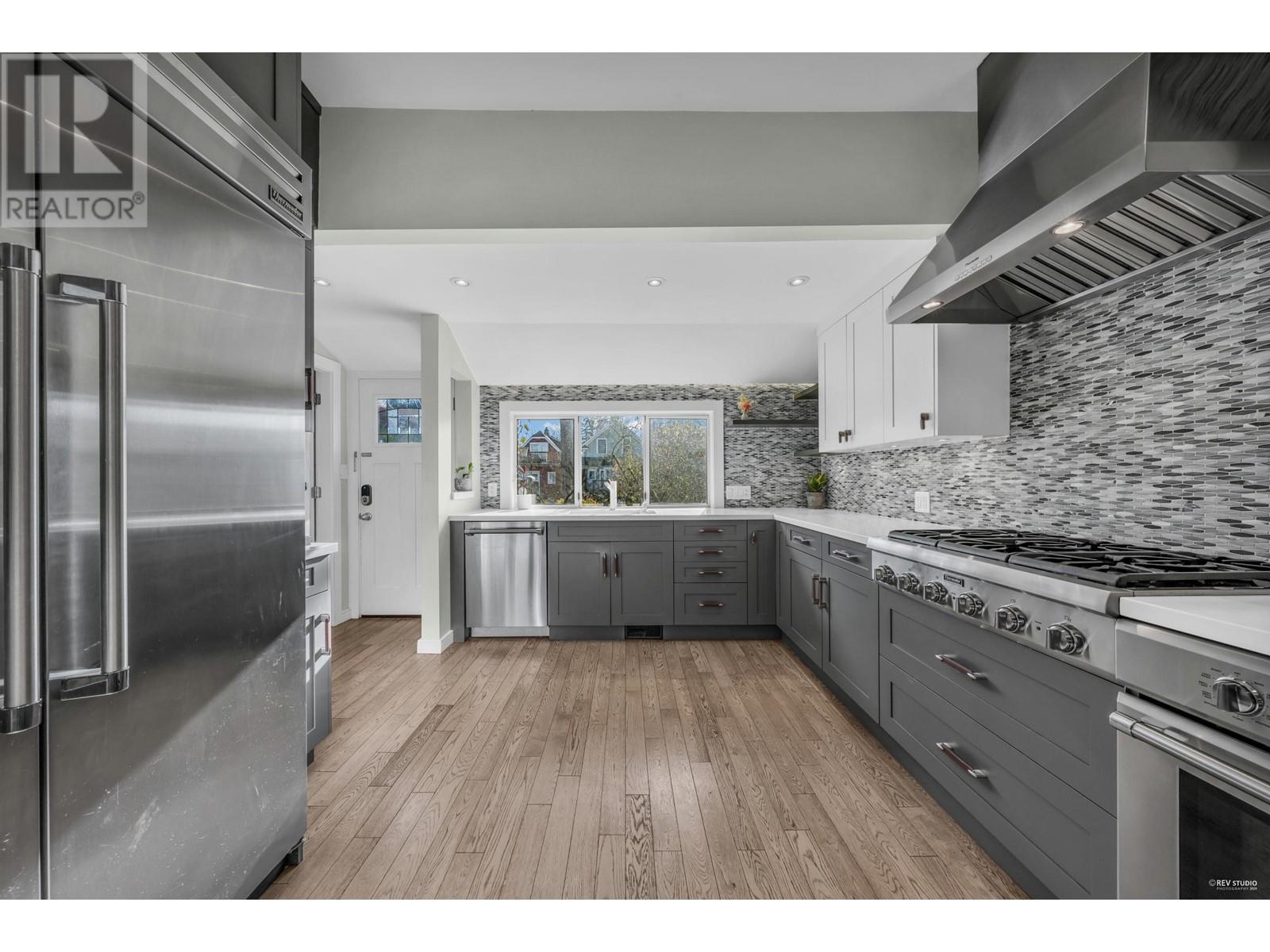 Listing Picture 9 of 40 : 158 E 26TH AVENUE, Vancouver / 溫哥華 - 魯藝地產 Yvonne Lu Group - MLS Medallion Club Member