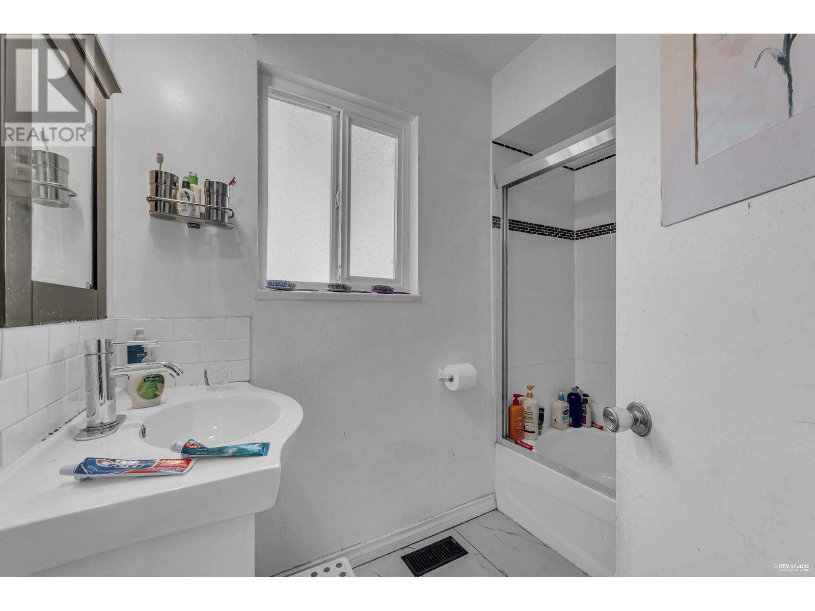 829 Se Marine Drive, Vancouver, British Columbia  V5X 2V2 - Photo 13 - R2944153