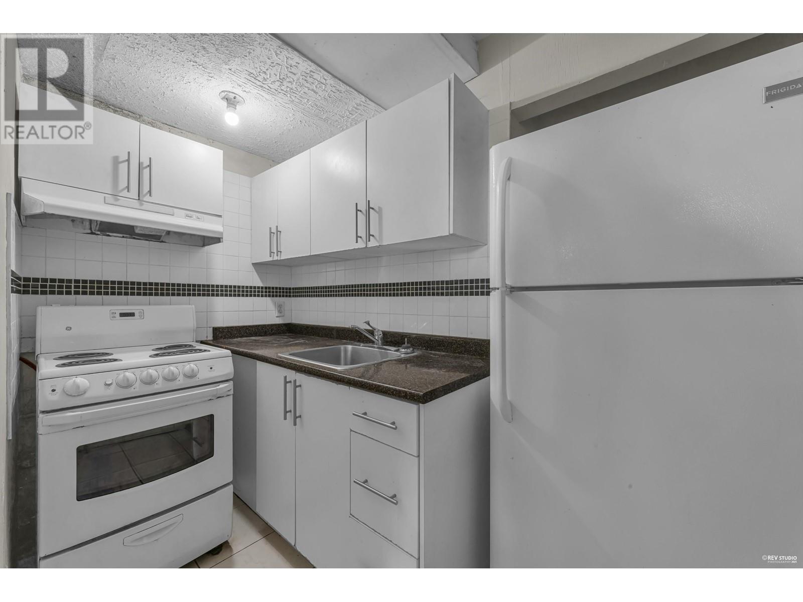 829 Se Marine Drive, Vancouver, British Columbia  V5X 2V2 - Photo 17 - R2944153