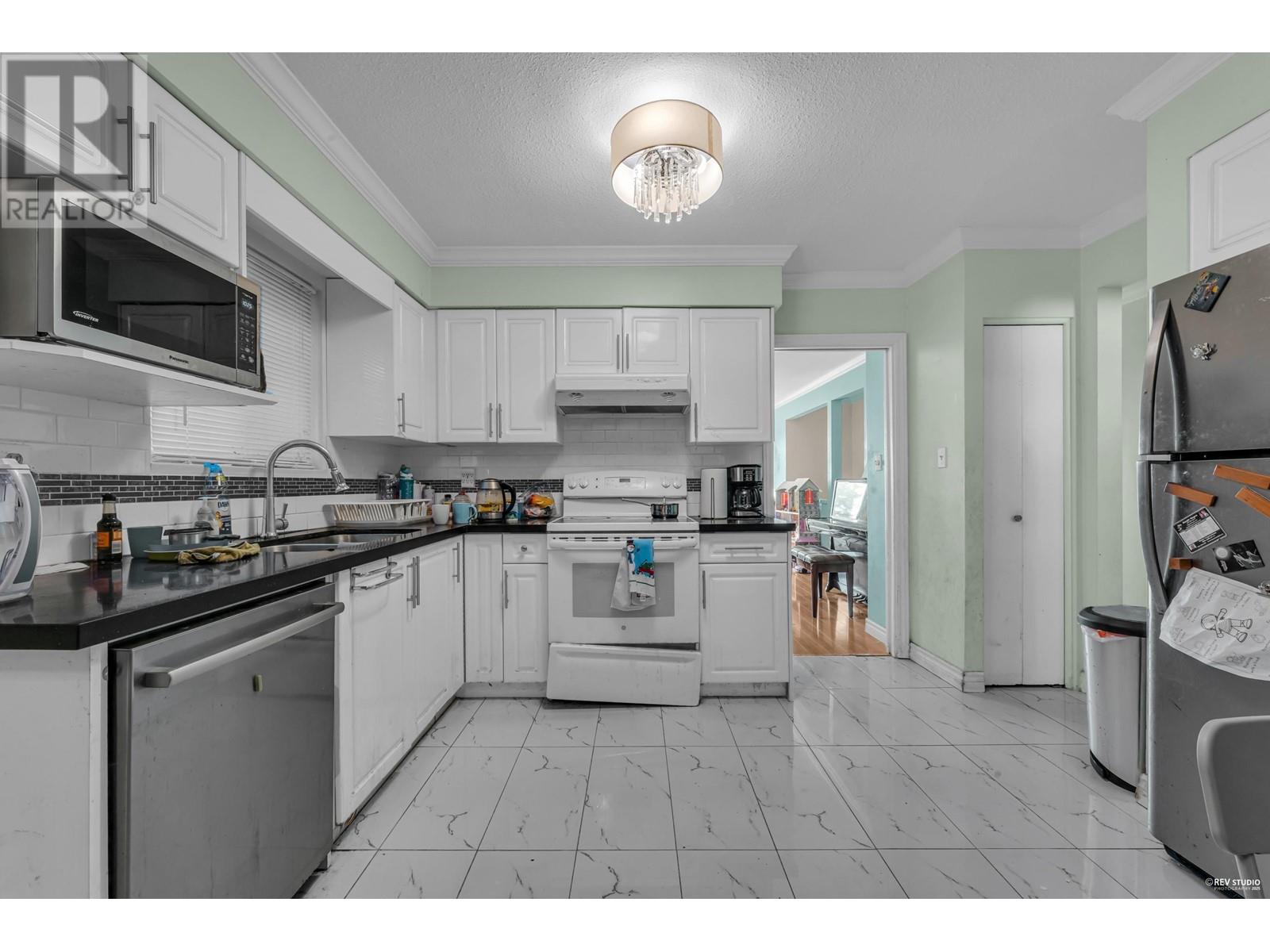 829 Se Marine Drive, Vancouver, British Columbia  V5X 2V2 - Photo 10 - R2944153