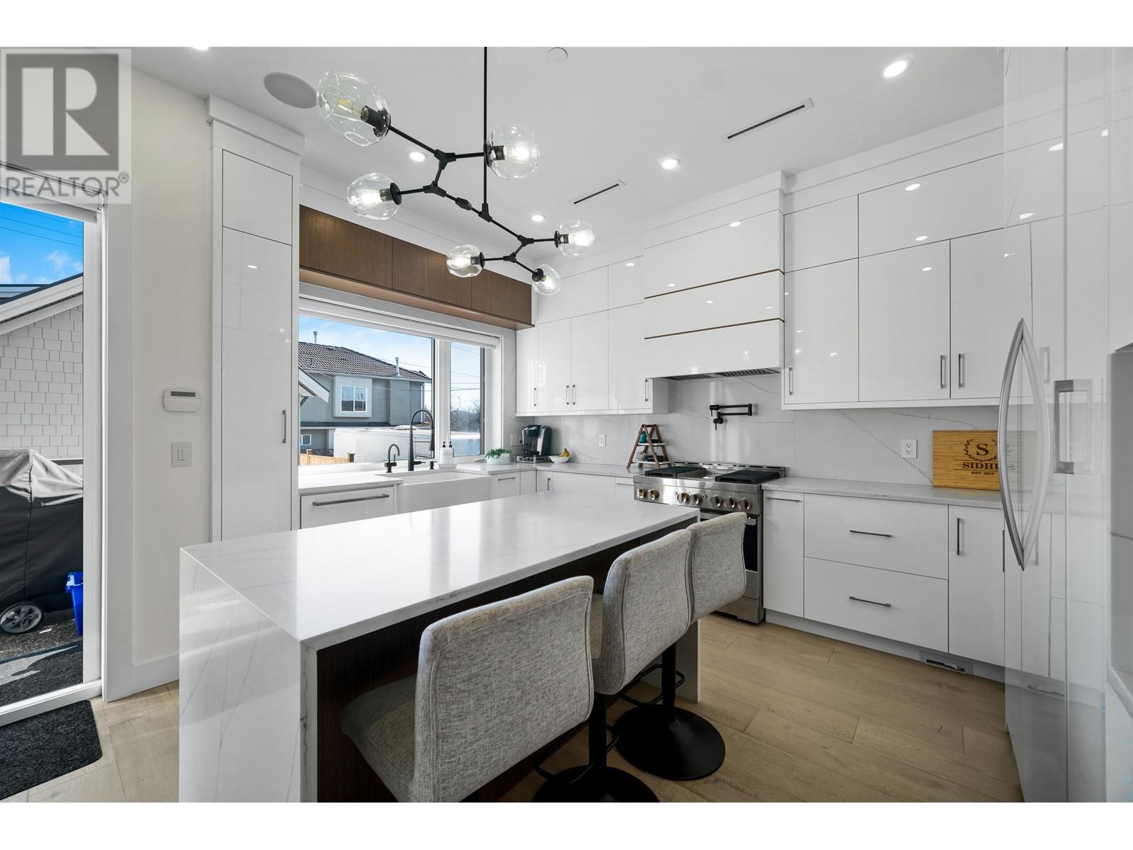 Listing Picture 6 of 33 : 7666 ONTARIO STREET, Vancouver / 溫哥華 - 魯藝地產 Yvonne Lu Group - MLS Medallion Club Member