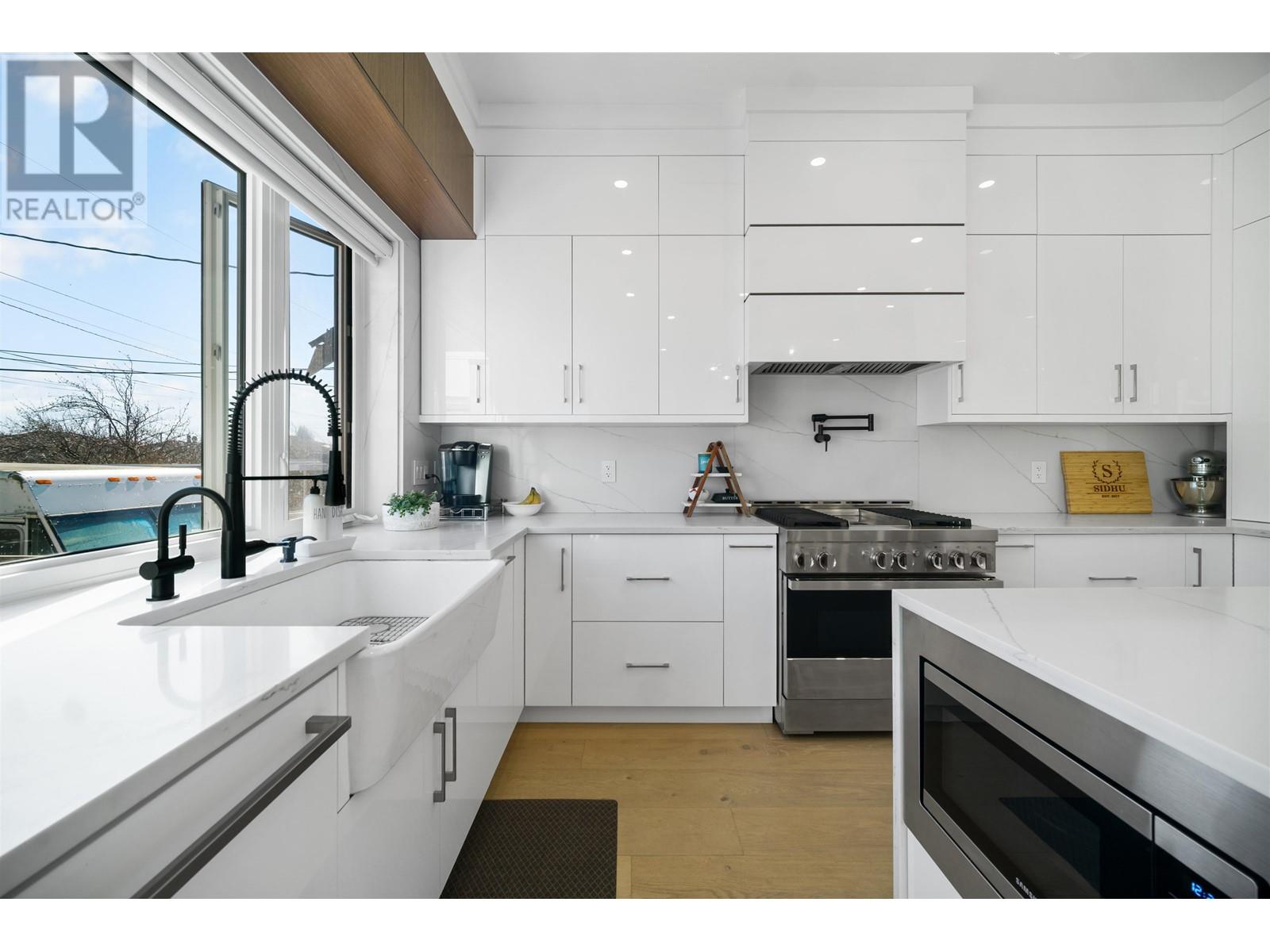 Listing Picture 7 of 33 : 7666 ONTARIO STREET, Vancouver / 溫哥華 - 魯藝地產 Yvonne Lu Group - MLS Medallion Club Member
