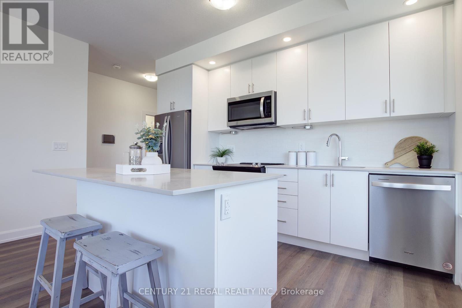 Property at 823 - 3200 WILLIAM COLTSON AVENUE image 3