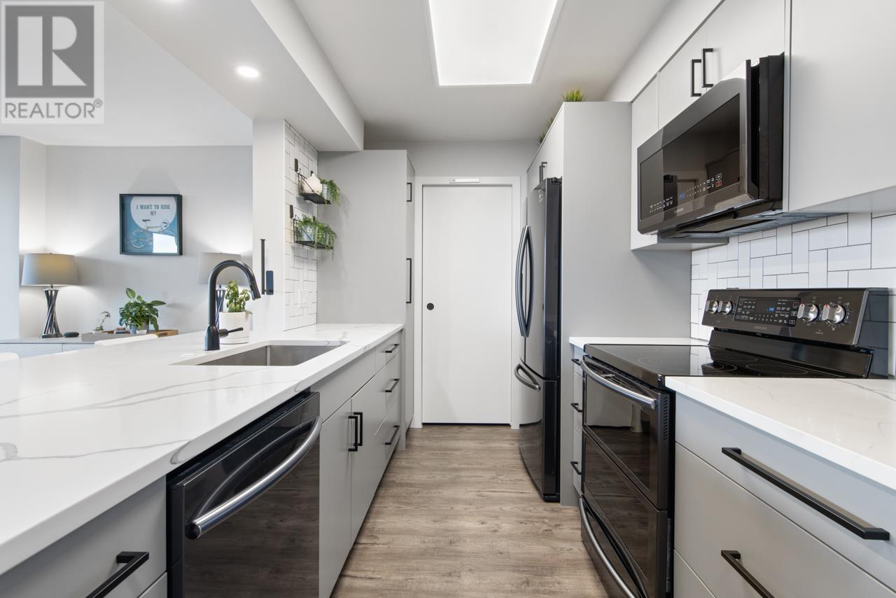 Listing Picture 12 of 29 : 302 1235 W BROADWAY, Vancouver / 溫哥華 - 魯藝地產 Yvonne Lu Group - MLS Medallion Club Member