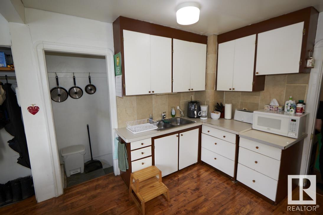 Property at 11422 83 ST NW image 4