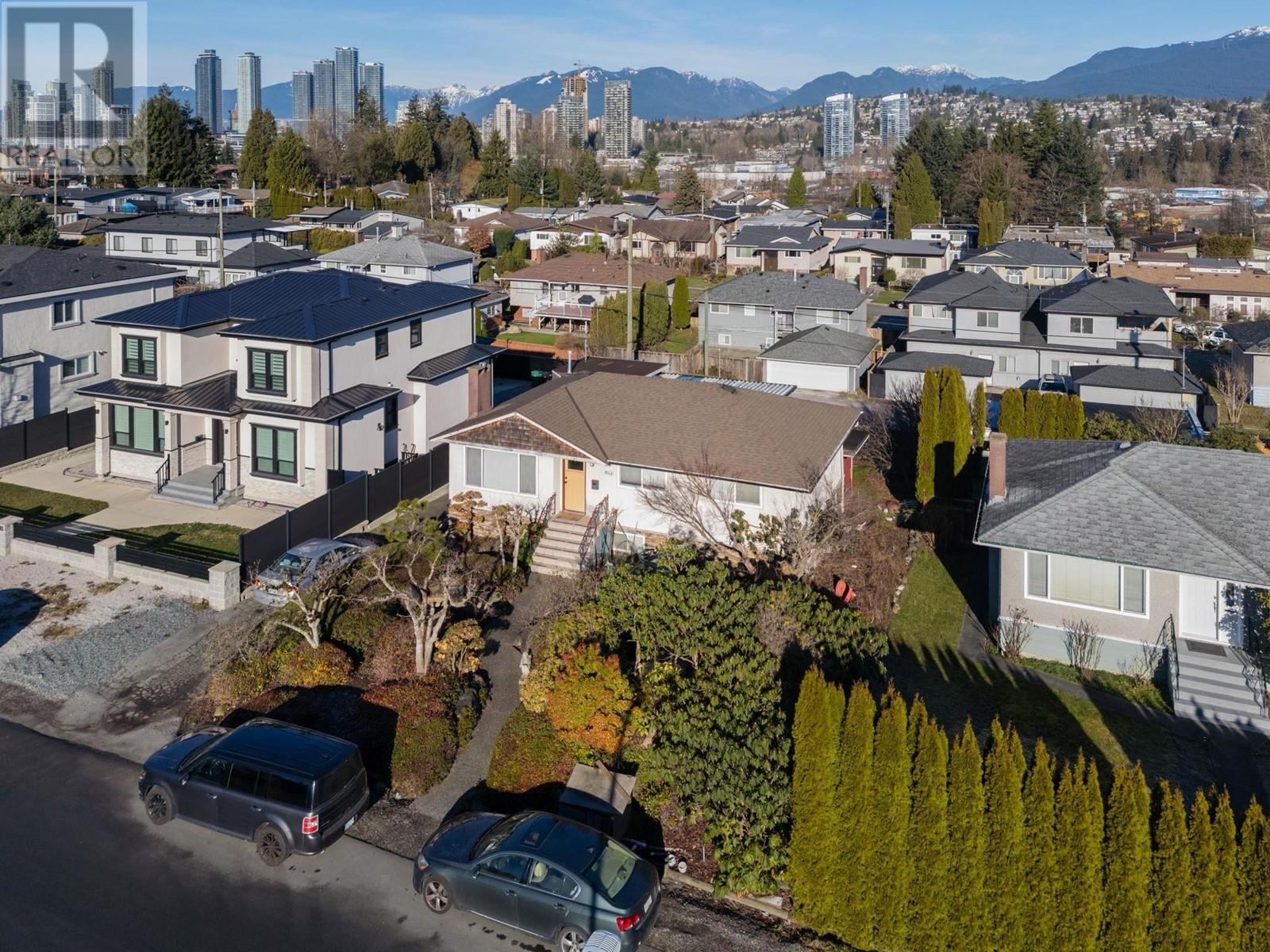 5745 Laurel Street, Burnaby, British Columbia  V5G 1N4 - Photo 15 - R2961061