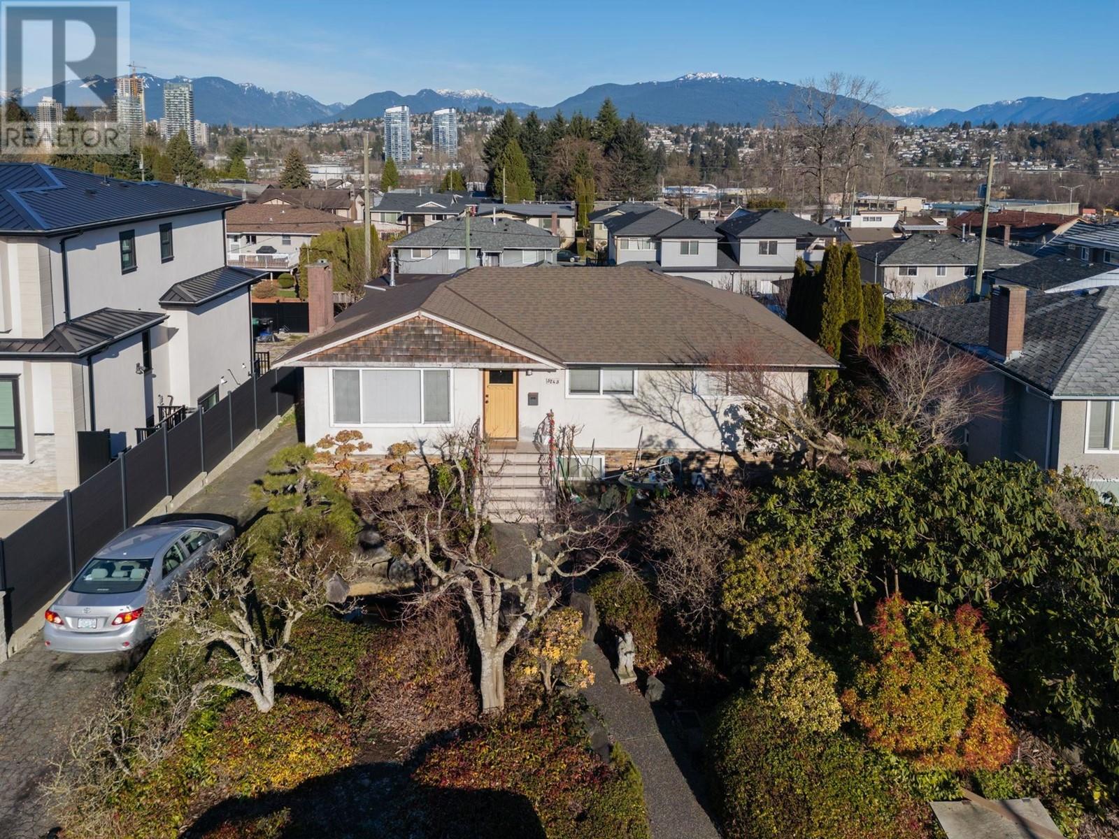 5745 Laurel Street, Burnaby, British Columbia  V5G 1N4 - Photo 11 - R2961061