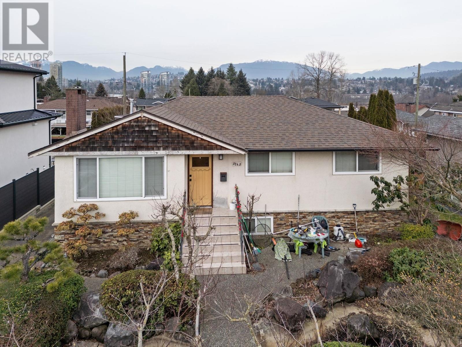 5745 Laurel Street, Burnaby, British Columbia  V5G 1N4 - Photo 2 - R2961061