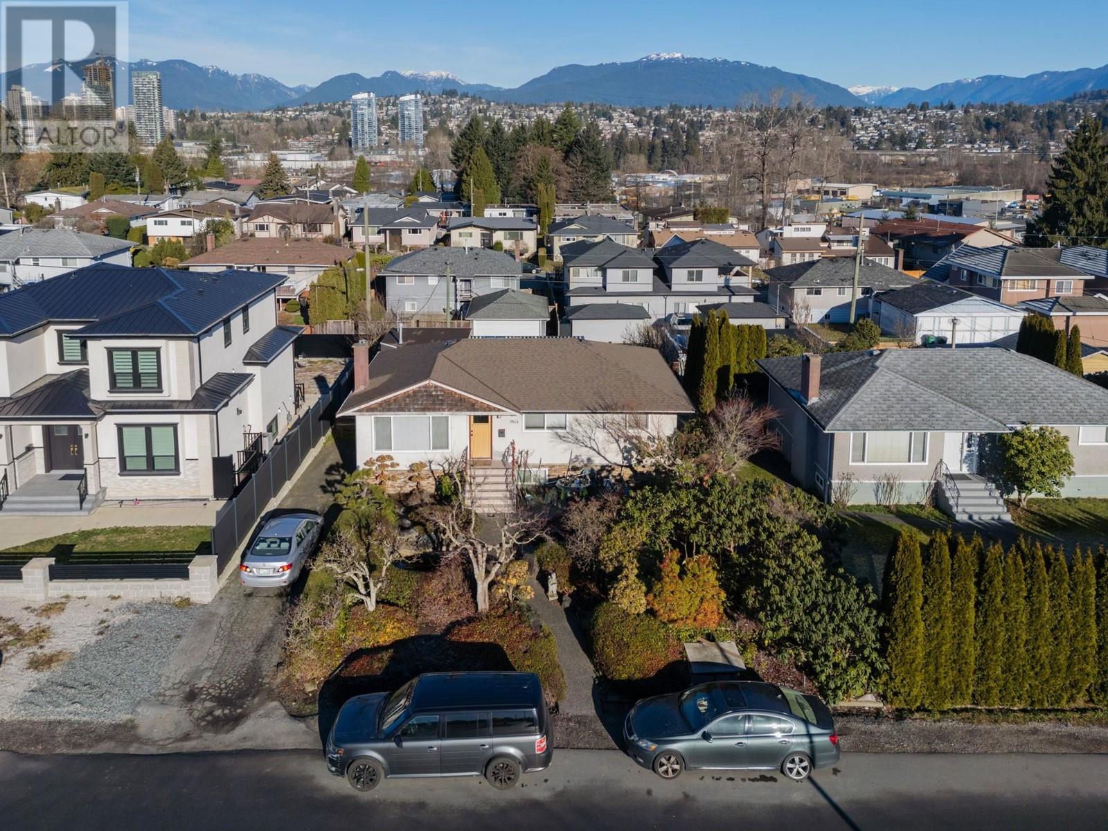 5745 Laurel Street, Burnaby, British Columbia  V5G 1N4 - Photo 12 - R2961061
