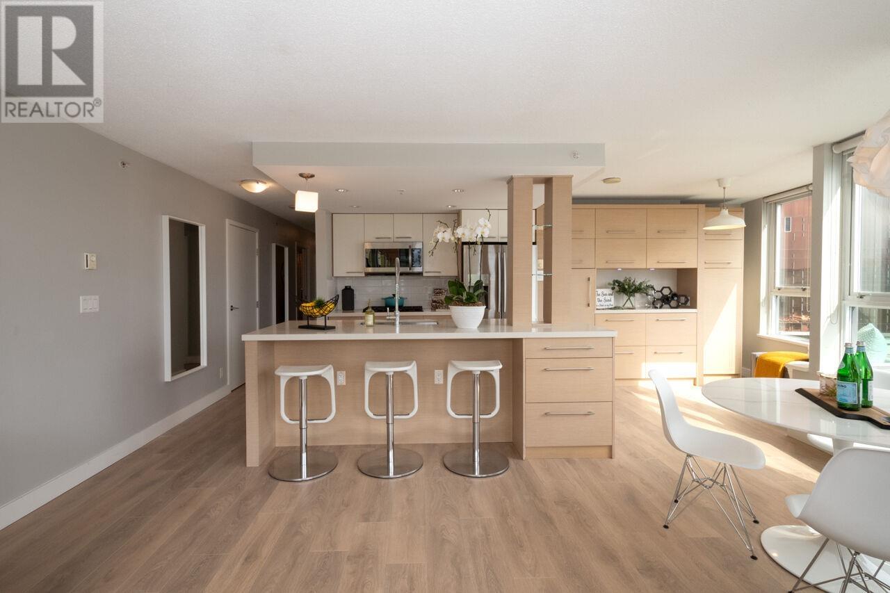 Listing Picture 10 of 40 : 802 33 SMITHE STREET, Vancouver / 溫哥華 - 魯藝地產 Yvonne Lu Group - MLS Medallion Club Member