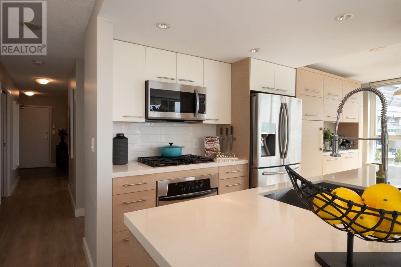 Listing Picture 19 of 40 : 802 33 SMITHE STREET, Vancouver / 溫哥華 - 魯藝地產 Yvonne Lu Group - MLS Medallion Club Member