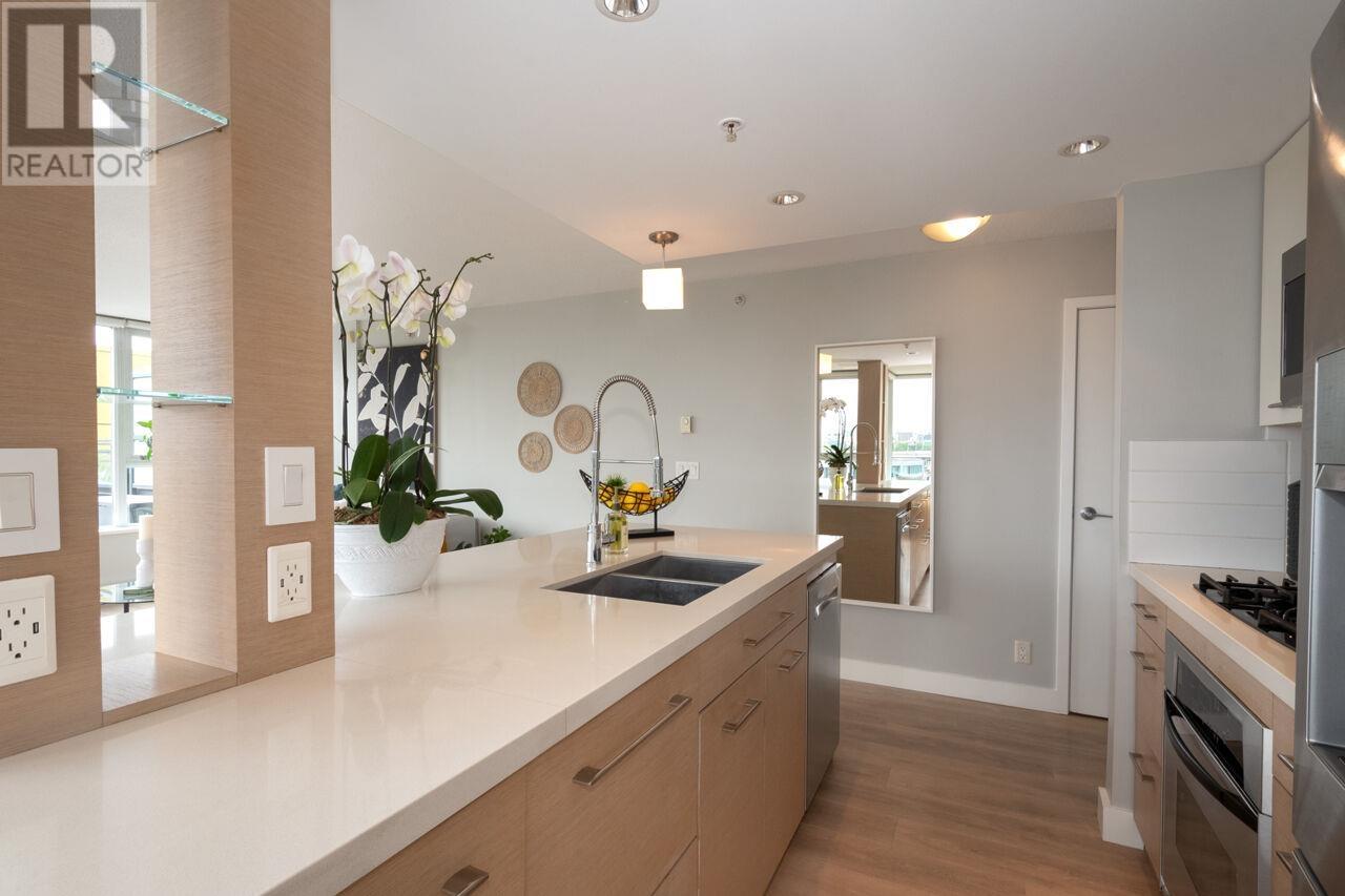 Listing Picture 15 of 40 : 802 33 SMITHE STREET, Vancouver / 溫哥華 - 魯藝地產 Yvonne Lu Group - MLS Medallion Club Member