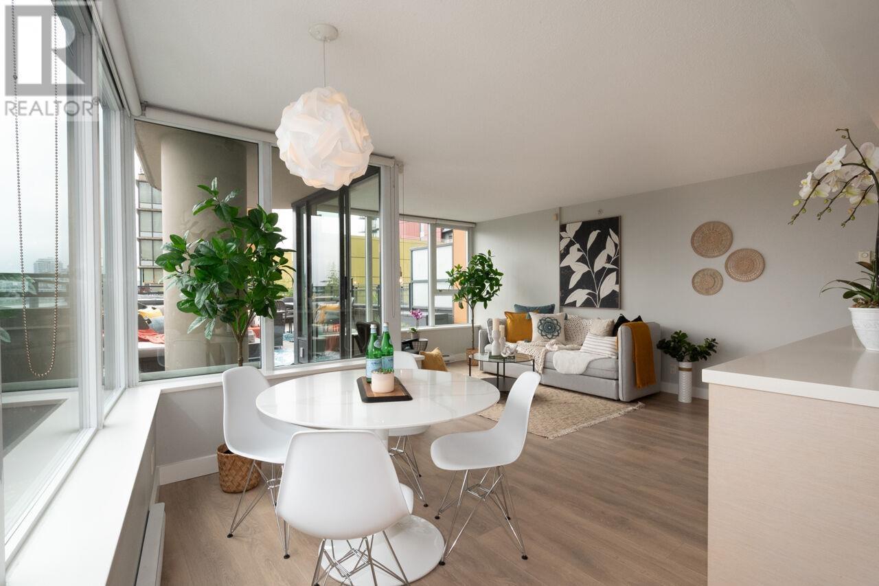 Listing Picture 12 of 40 : 802 33 SMITHE STREET, Vancouver / 溫哥華 - 魯藝地產 Yvonne Lu Group - MLS Medallion Club Member