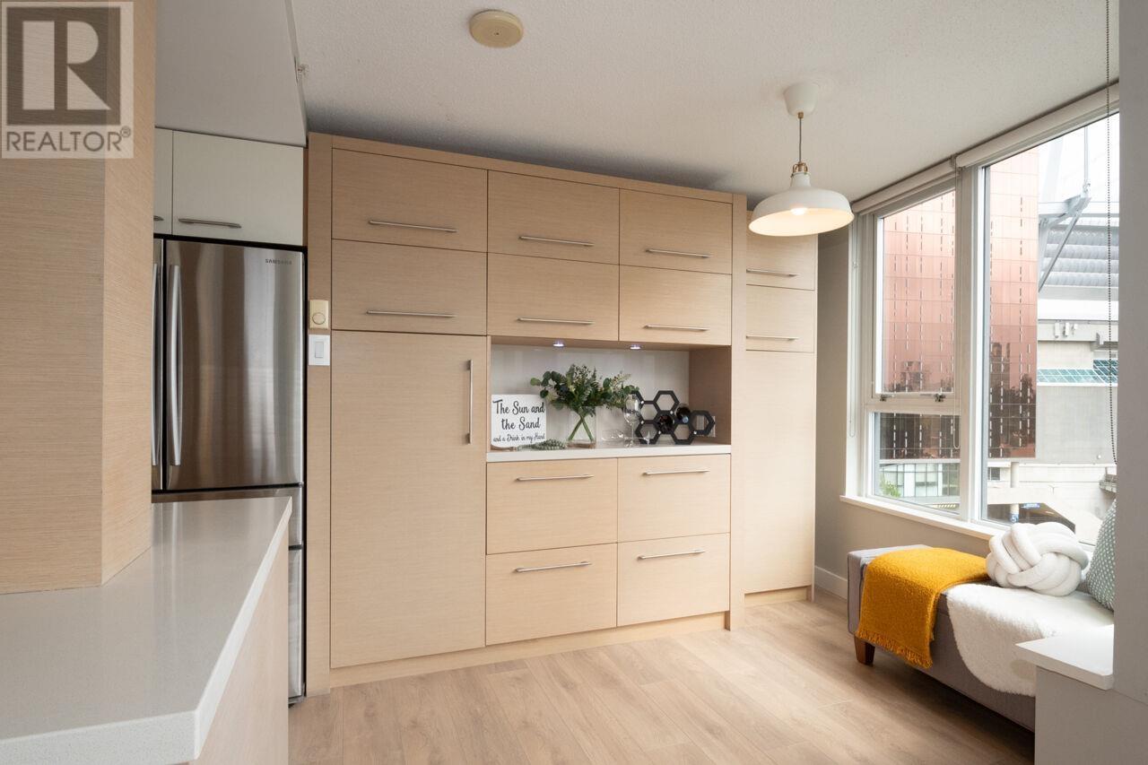 Listing Picture 18 of 40 : 802 33 SMITHE STREET, Vancouver / 溫哥華 - 魯藝地產 Yvonne Lu Group - MLS Medallion Club Member