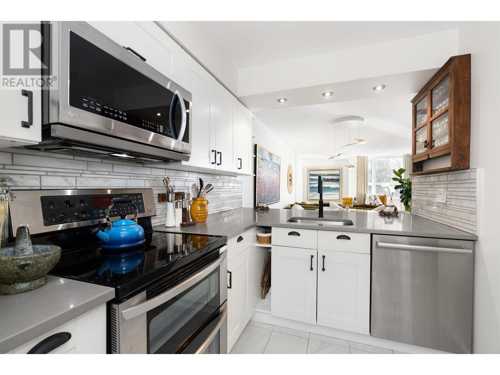 Listing Picture 16 of 31 : 302 1406 HARWOOD STREET, Vancouver / 溫哥華 - 魯藝地產 Yvonne Lu Group - MLS Medallion Club Member