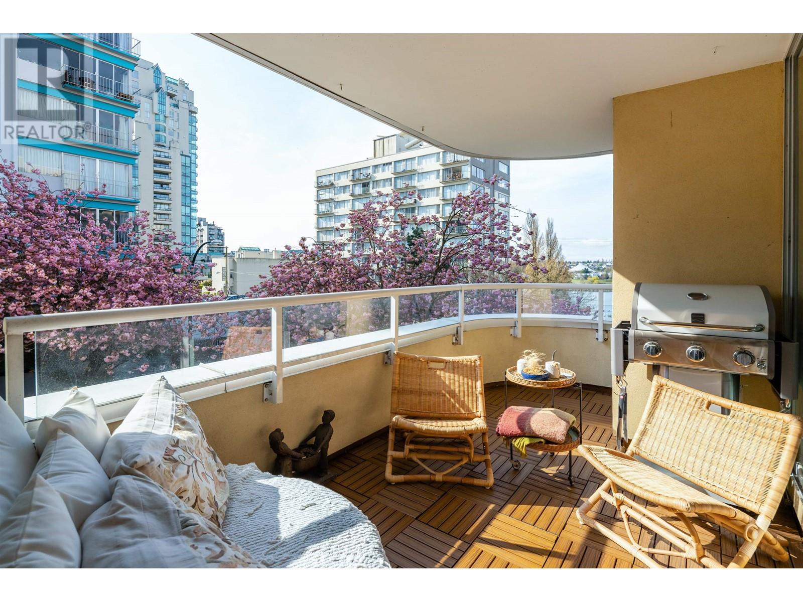Listing Picture 21 of 31 : 302 1406 HARWOOD STREET, Vancouver / 溫哥華 - 魯藝地產 Yvonne Lu Group - MLS Medallion Club Member